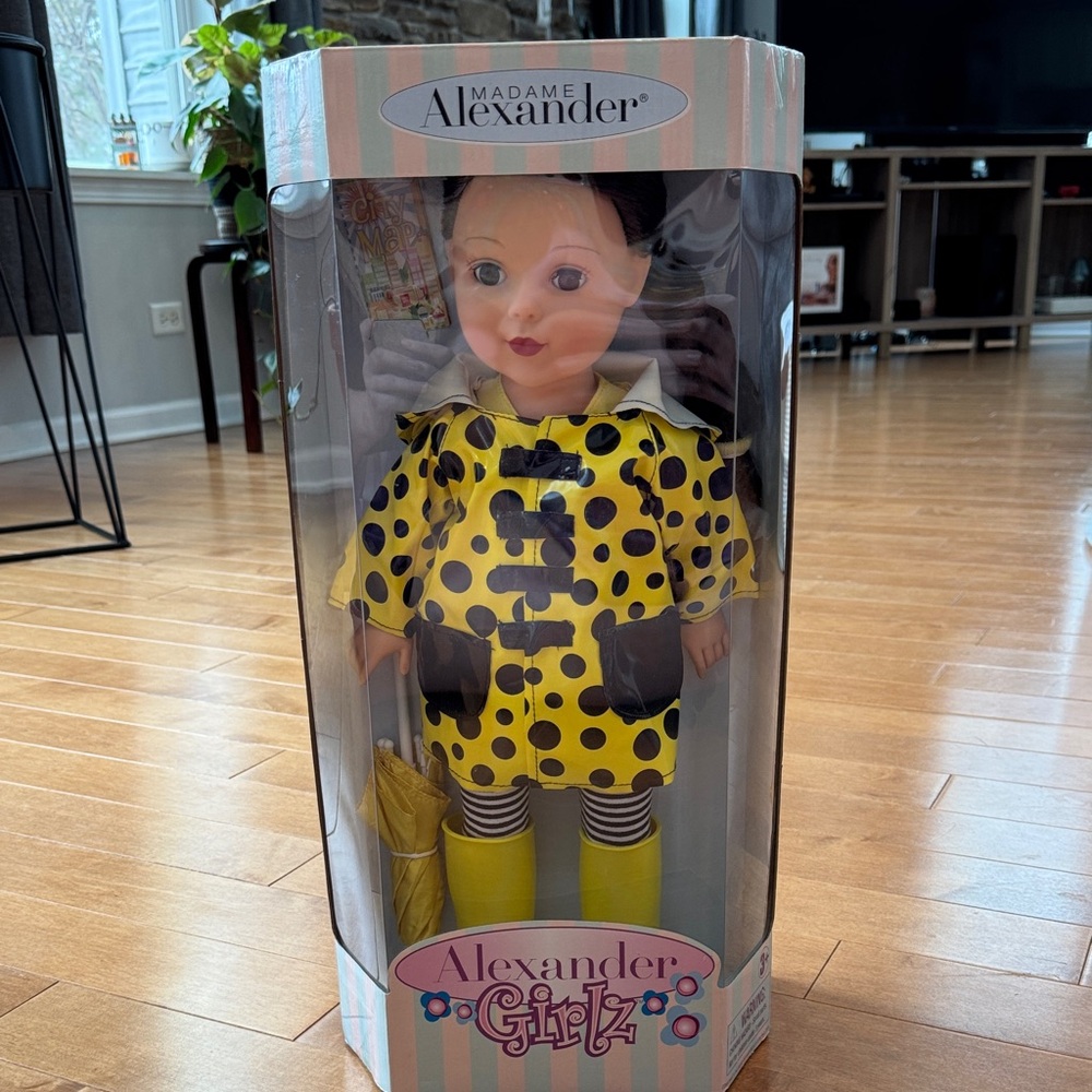 MWT Madame Alexander Girlz Doll in Yellow and Black Outfit